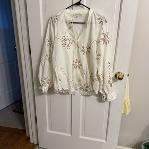 Vine & Love Cream Labelled Top